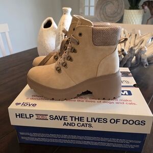 Skechers Tan Ankle Boots with Nubuck Leather and Lug Sole